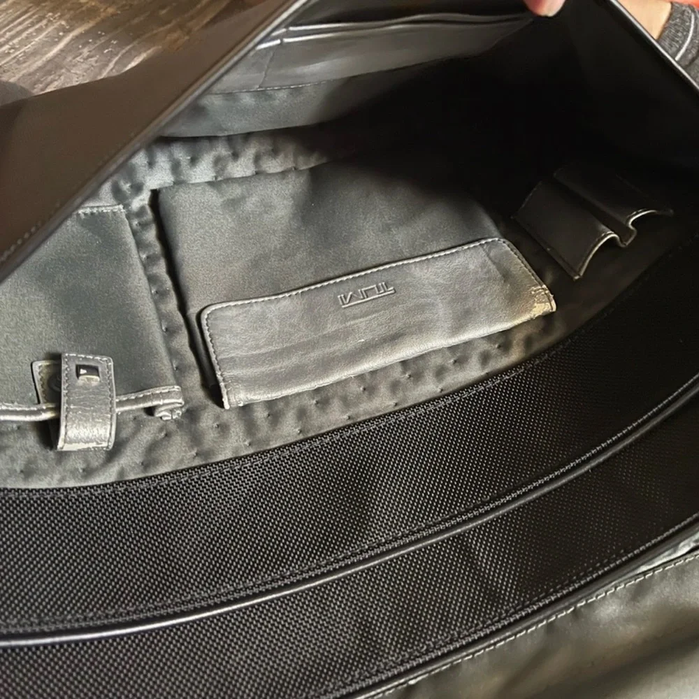 TUMI BRIEFCASE LAPTOP BAG  (zippers in back to attach  suitcase handles)